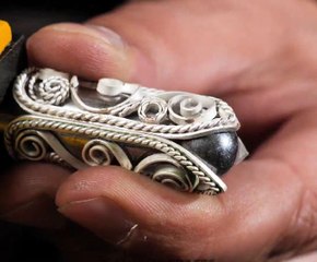 Openwork metal tampon case that looks like a treasure!