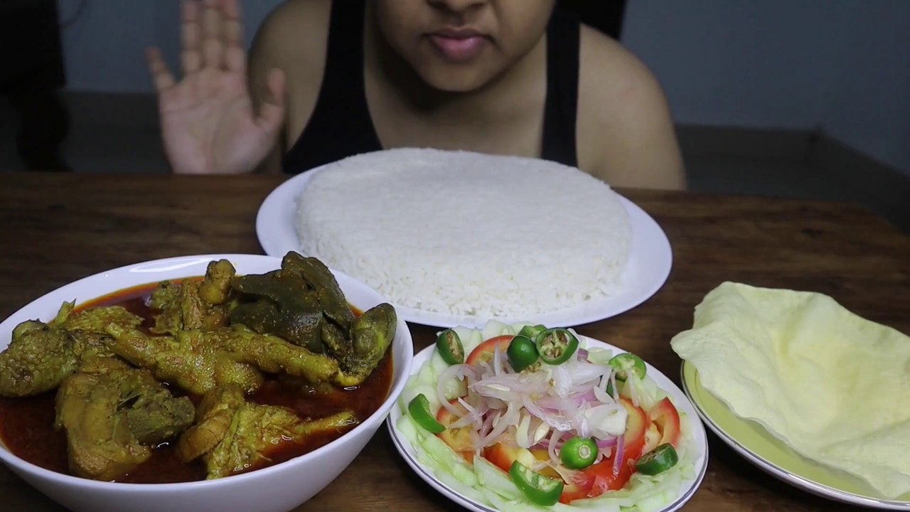 EATING CHICKEN CURRY, SALAD, PAPPAD, WHITE RICE | MUKBANG | EATING SHOW