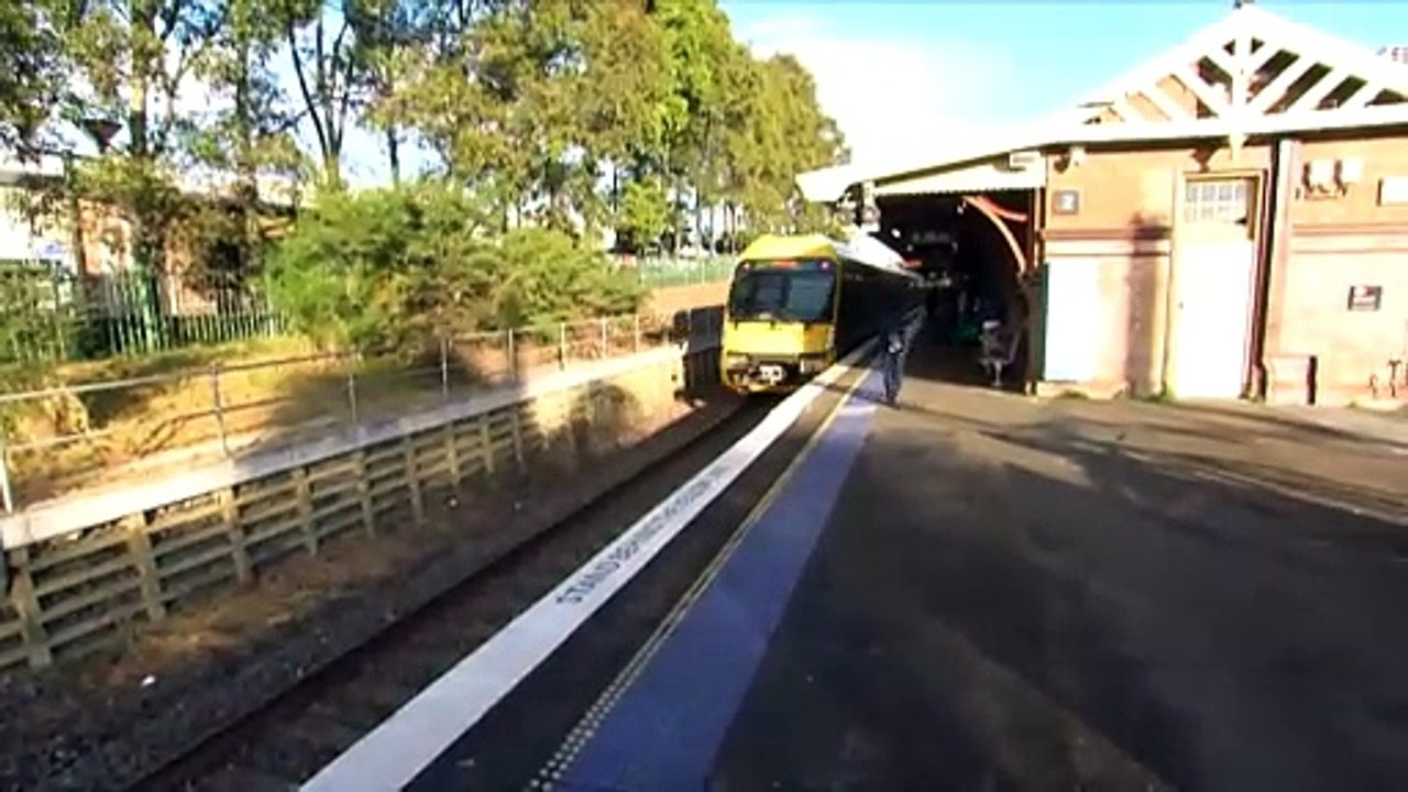 Unions NSW drop threats of industrial action after transport minister promises free rail travel in Sydney this weekend