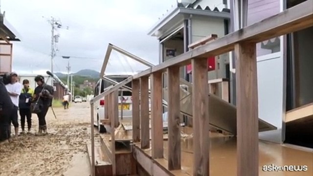 Il Giappone colpito da inondazioni e frane, almeno 6 morti
