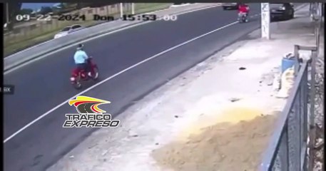 Video: ¡Impactante! Tres personas murieron tras choque entre vehículo y motocicleta