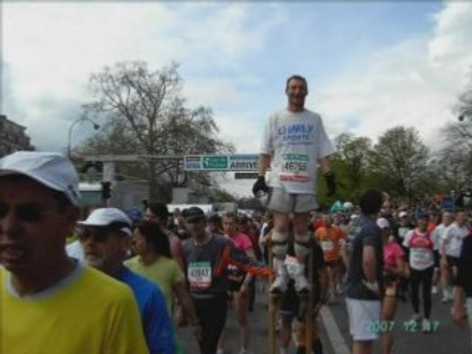 marathon de paris manu cuadra en echasse