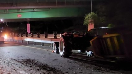 시외버스가 트랙터 추돌...1명 사망·4명 부상 / YTN