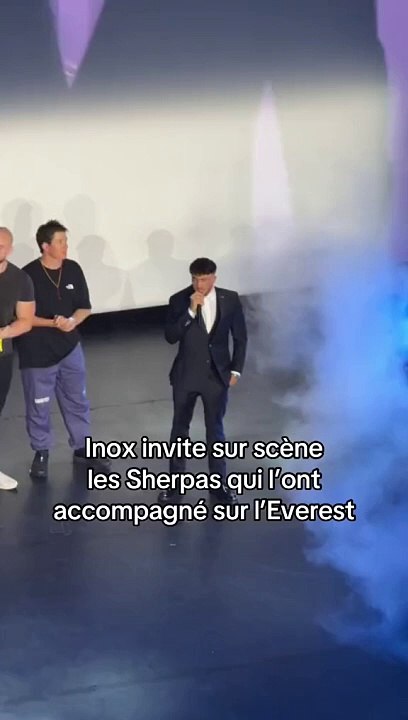 Inoxtag invite les sherpas sur scène pour leur exprimer toute sa gratitude !