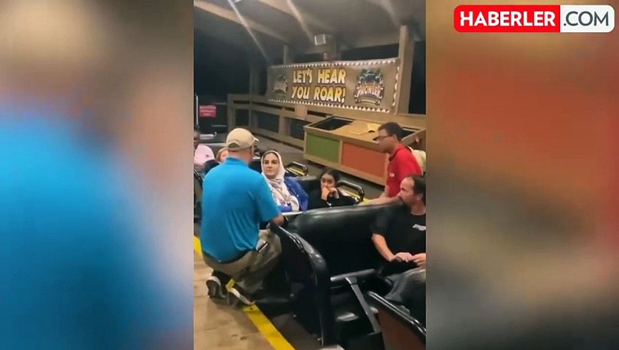 ABD'deki tema parkta başörtüsü nedeniyle Müslüman kadın hız treninden indirildi