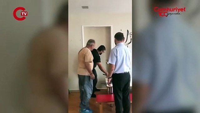 ‘Başı açık öğrenciye karışırız’ diyen müdür bu kez de müdür yardımcısının kapısını kırdı