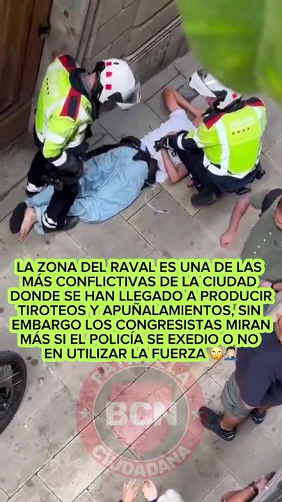 Turistas reducen a un ladrón en plena calle en Barcelona