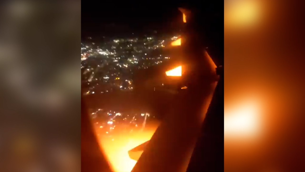 Flug musste notlandung durchführen, nachdem flammen aus dem triebwerk schlugen