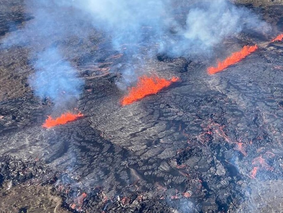 Gigantische lavafontänen: vulkanausbruch auf hawaii