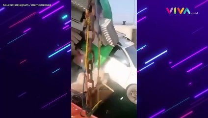 Truk Tabrak Mobil di Pelabuhan Nyaris Nyemplung ke Laut