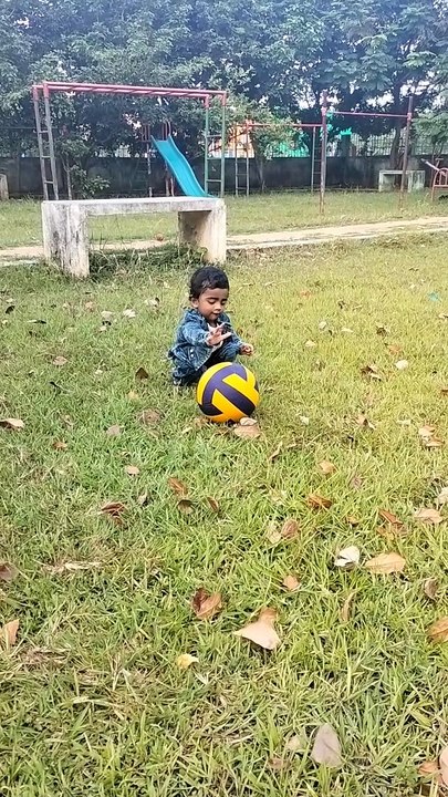 cute baby playing ball #cutebaby #trending #popular