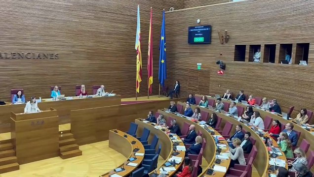 Los diputados de la izquierda abandonan las Corts Valencianes durante la réplica del PP a Vox sobre inmigración