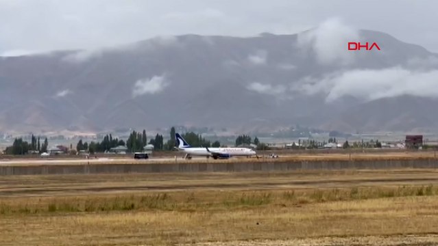 Hakkari'de yolcu uçağı pistten çıktı