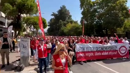 DİSK, İzmir Büyük İşçi Buluşması'nda yürüyüşe geçti