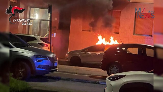Milano, in fiamme auto e scooter: individuato presunto piromane