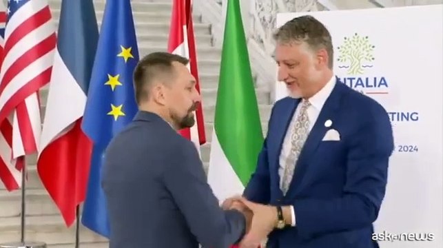 Al via il G7 Cultura a Napoli, Giuli accoglie le delegazioni