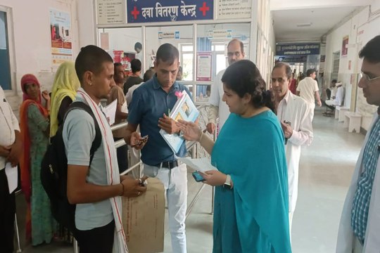 कलक्टर ने किया जिला चिकित्सालय का औचक निरीक्षण, हर वार्ड में जाकर देखी व्यवस्थाएं