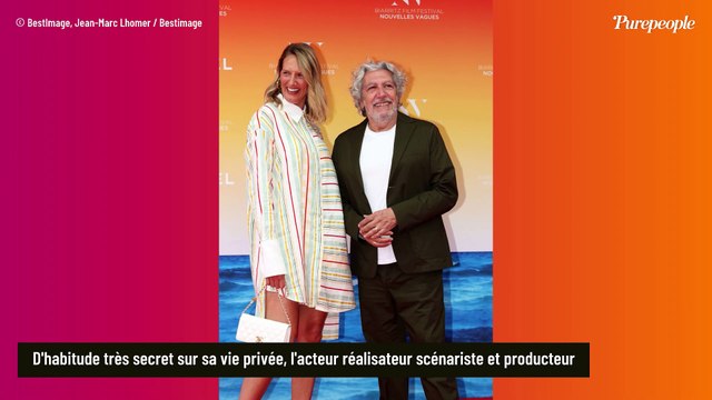 Alain Chabat avec son épouse Tiara, très élancée et décontractée : sortie chic non loin de Lou Doillon, Laura Smet...