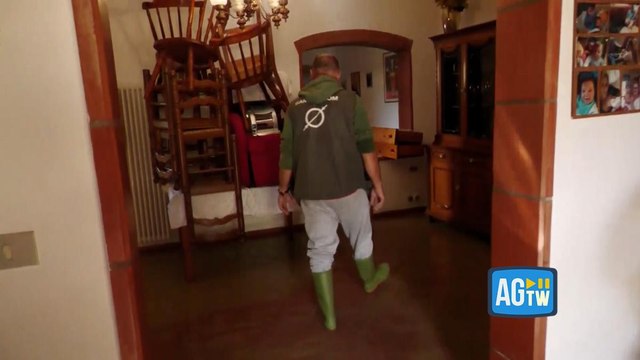 Nelle case allagate di Lugo, la disperazione dei residenti: «Avevamo appena fatto sistemare i pavimenti»