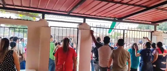 ​Tensión en un ampliado de trabajadores de salud, un grupo gestiona continuidad de la dirigencia y otro se opone y pide reelección