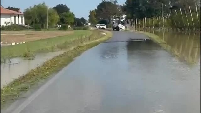 Nel Ravennate intere zone ancora sommerse dall'acqua e strade impraticabili