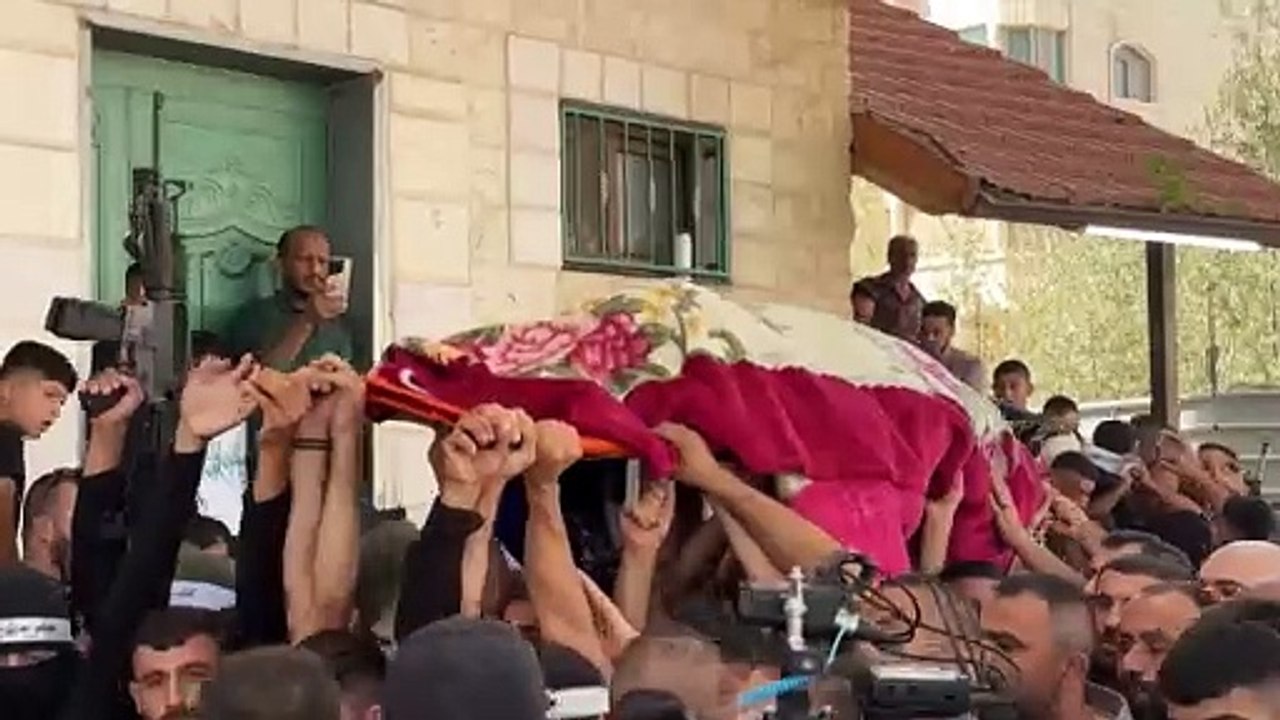 تشييع فلسطينيين قتلوا خلال عملية عسكرية إسرائيلية في شمال الضفة الغربية