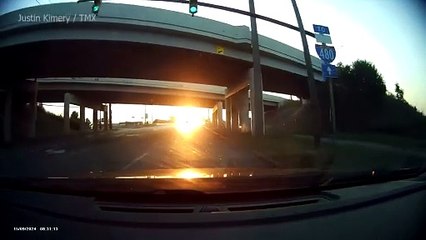 Video: ¡Por un Frapuccino! Niña de 8 años condujo el auto de sus padres para ir a la tienda