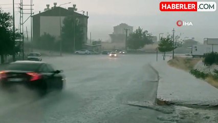 Malatya'da Sağanak Yağış Etkili Oluyor, Yollar Göle Döndü