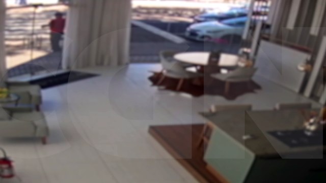 Câmera registra movimentação durante furto de carro na Rua Nereu Ramos