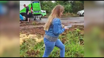 Caminhão de ração tomba em cima de caminhonete e vítima morre na BR-163