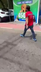 Marcell Moraes e cabos eleitorais de Marcelle trocam agressões no meio da rua