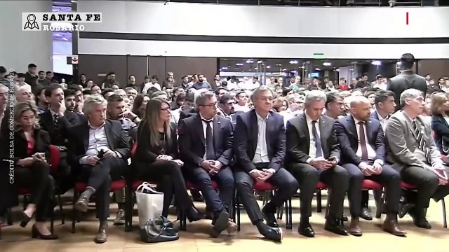 Caputo ruega inversiones a los empresarios: Saquen los dólares del colchón