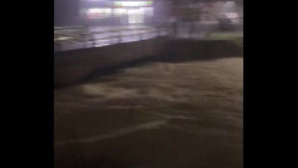 충남 서산 도로 침수 / YTN