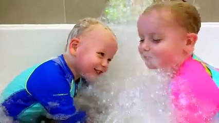 BATH SONG _ Nursery Rhymes & Kids Songs Gaby and Alex