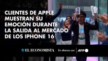 Clientes de Apple muestran su emoción durante la salida al mercado de los iPhone 16
