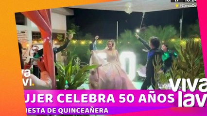 Mujer celebra su fiesta de XV años a los 50