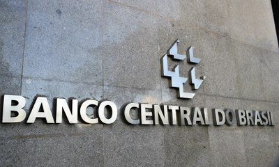 Assessor de investimentos diz que inflação e câmbio foram motivos para aumento da taxa Selic