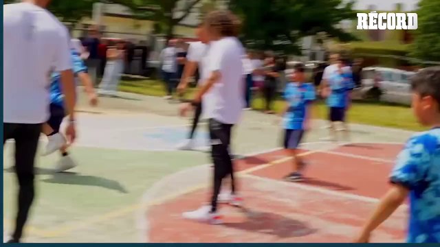 LEYENDAS del FUTBOL internacional visitaron una PRIMARIA en Monterrey