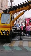 Se salvan de morir: socavón se «traga» camioneta y camión refresquero #irapuato