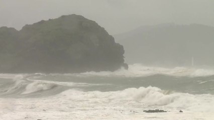 "태풍 만나 강해진 정체전선"...밤까지 남부 시간당 70mm↑ / YTN