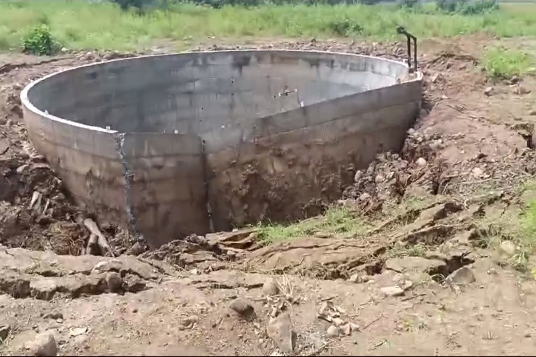 Pratapgarh :  प्रतापगढ़ के बसेरा में अचानक कुआं...