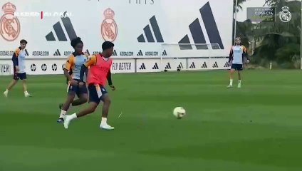 Tải video: Arda Güler, Real Madrid'e futbolun aslında eğlenceli olması gerektiğini tek hareketle gösterdi