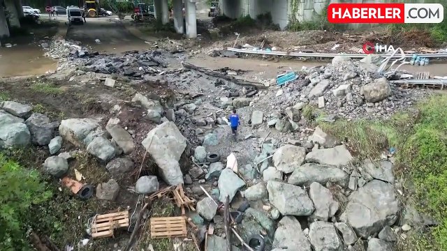 Sürmene'de Selde Kaybolan Kişiyi Bulmak İçin Arama Çalışmaları Devam Ediyor