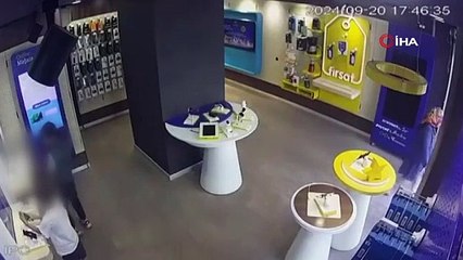 30 saniyede 160 bin TL'lik telefon hırsızlığı kamerada