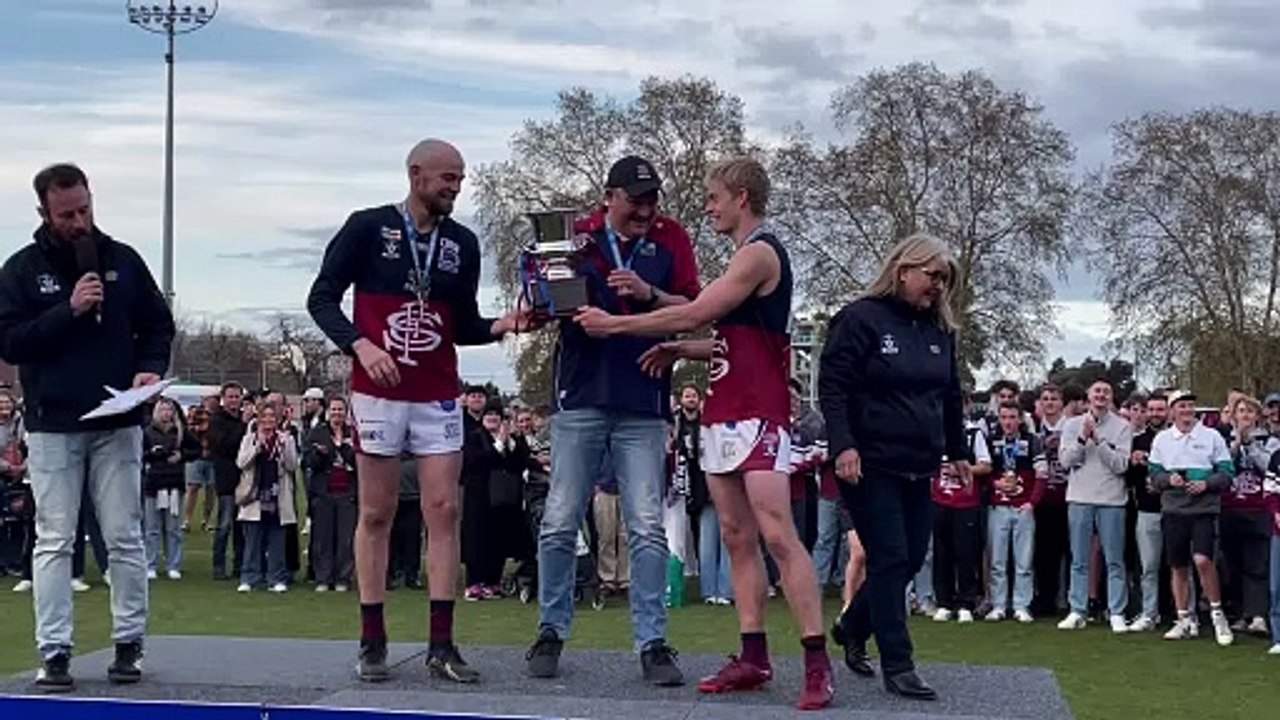 BFNL: Sandhurst presented with the 2024 Bendigo Advertiser Cup