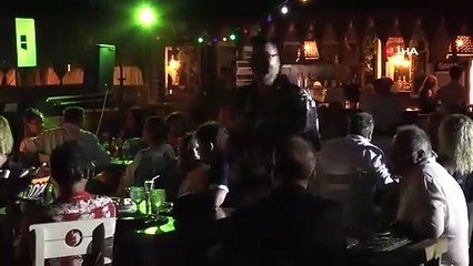 Metin Arolat'a hayatını kaybeden önce yapılan kalp mesajı kameralara yansıdı
