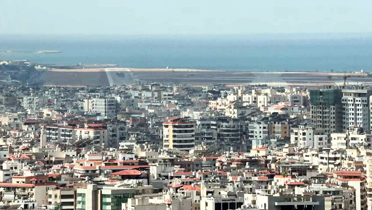 أعمدة دخان متصاعدة من ضاحية بيروت الجنوبية عقب الغارة الإسرائيلية