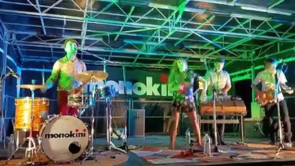 monokini 2 aout 2024 port de comberge st michel chef chef .... nino ferrer ... je vends des robes