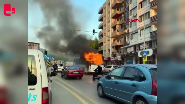 Manisa'da seyir halindeki işçi servisi yandı