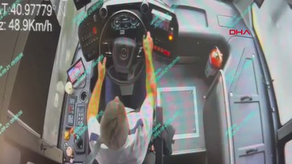 Avcılar’da metrobüs kazası kamerada